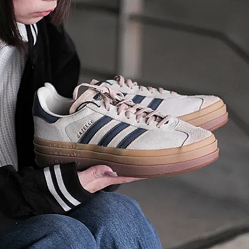 アディダス originals GAZELLE BOLD W 厚底スニーカー