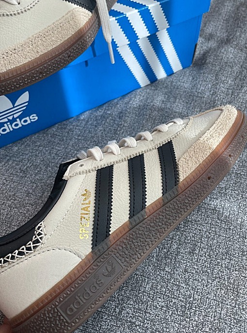 アディダス Handball Spezial IE3698
