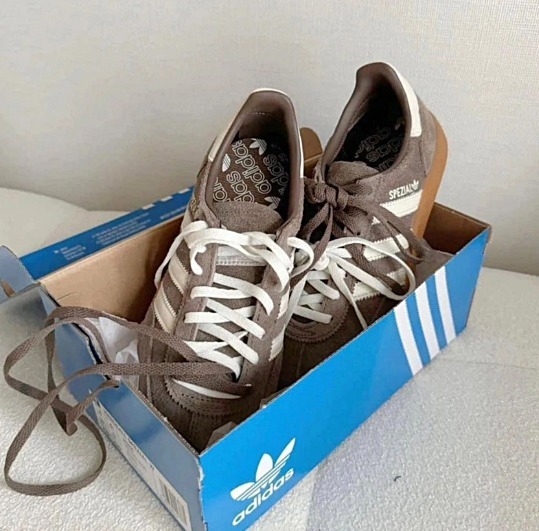 アディダスHANDBALL SPEZIAL IF6490