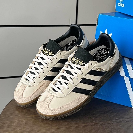 アディダス Handball Spezial IE3698
