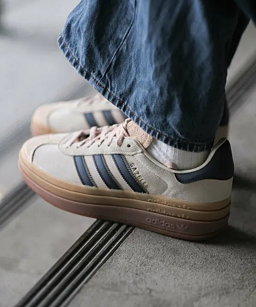 アディダス originals GAZELLE BOLD W 厚底スニーカー