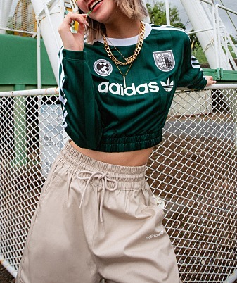 アディダス FOOTBALL CLASSIC TSHIRT クロップ Tシャツ