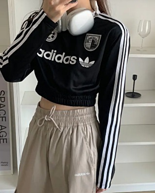アディダス FOOTBALL CLASSIC TSHIRT クロップ Tシャツ