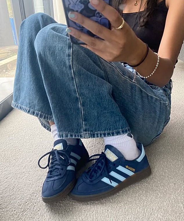 アディダスHandball Spezial BD7633