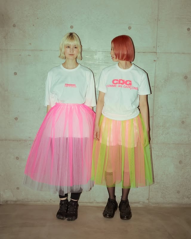 コムデギャルソン CDG  Tシャツ カットソー メンズ レディース ユニセックス ギャルソンTシャツ コム・デ・ギャルソン shirt ブランドtシャツ ブランドロゴ 半袖Tシャツ ティーシャツ ピンクロゴ ブランド おしゃれ お洒落 モード系 ストリート 半袖