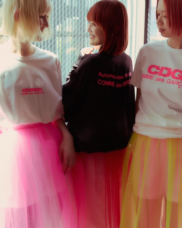 コムデギャルソン CDG  Tシャツ カットソー メンズ レディース ユニセックス ギャルソンTシャツ コム・デ・ギャルソン shirt ブランドtシャツ ブランドロゴ 半袖Tシャツ ティーシャツ ピンクロゴ ブランド おしゃれ お洒落 モード系 ストリート 半袖